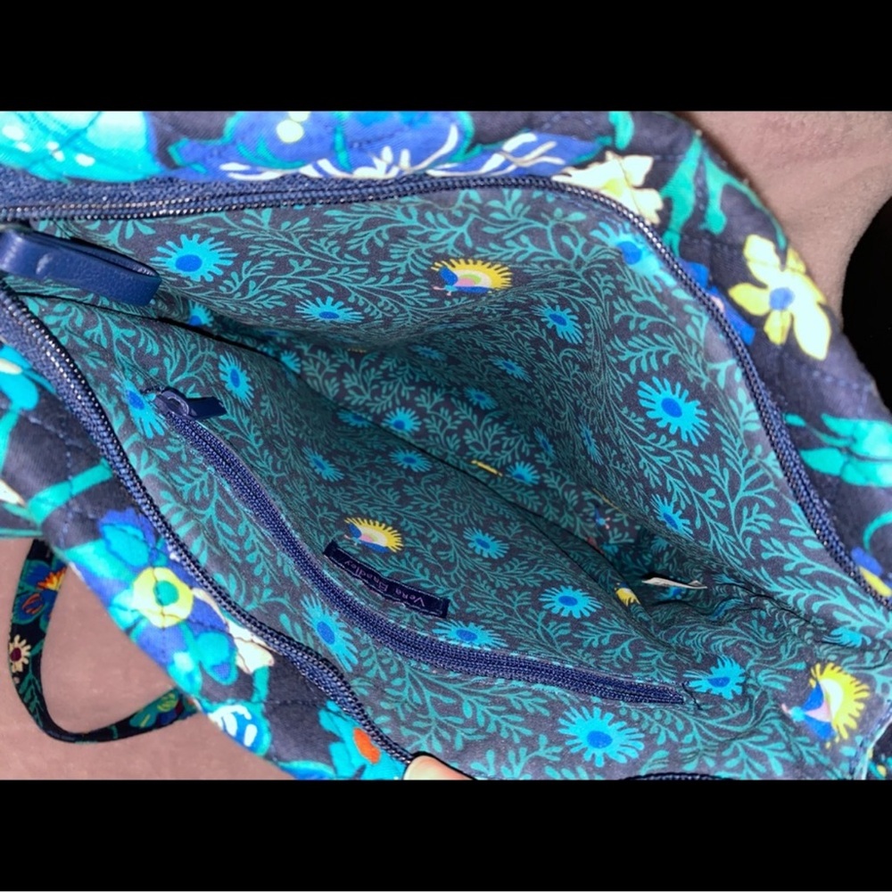 Vera Bradley Crossbody Bag 👜 - Picture 5 of 8
